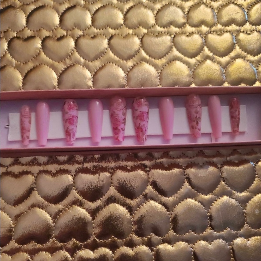 Pink Floral press on nails 🌸